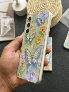 قاب موبایل ( آیفون - سامسونگ ) گل بابونه و پروانه آبرنگی محافظ لنزدار - تصویر 3