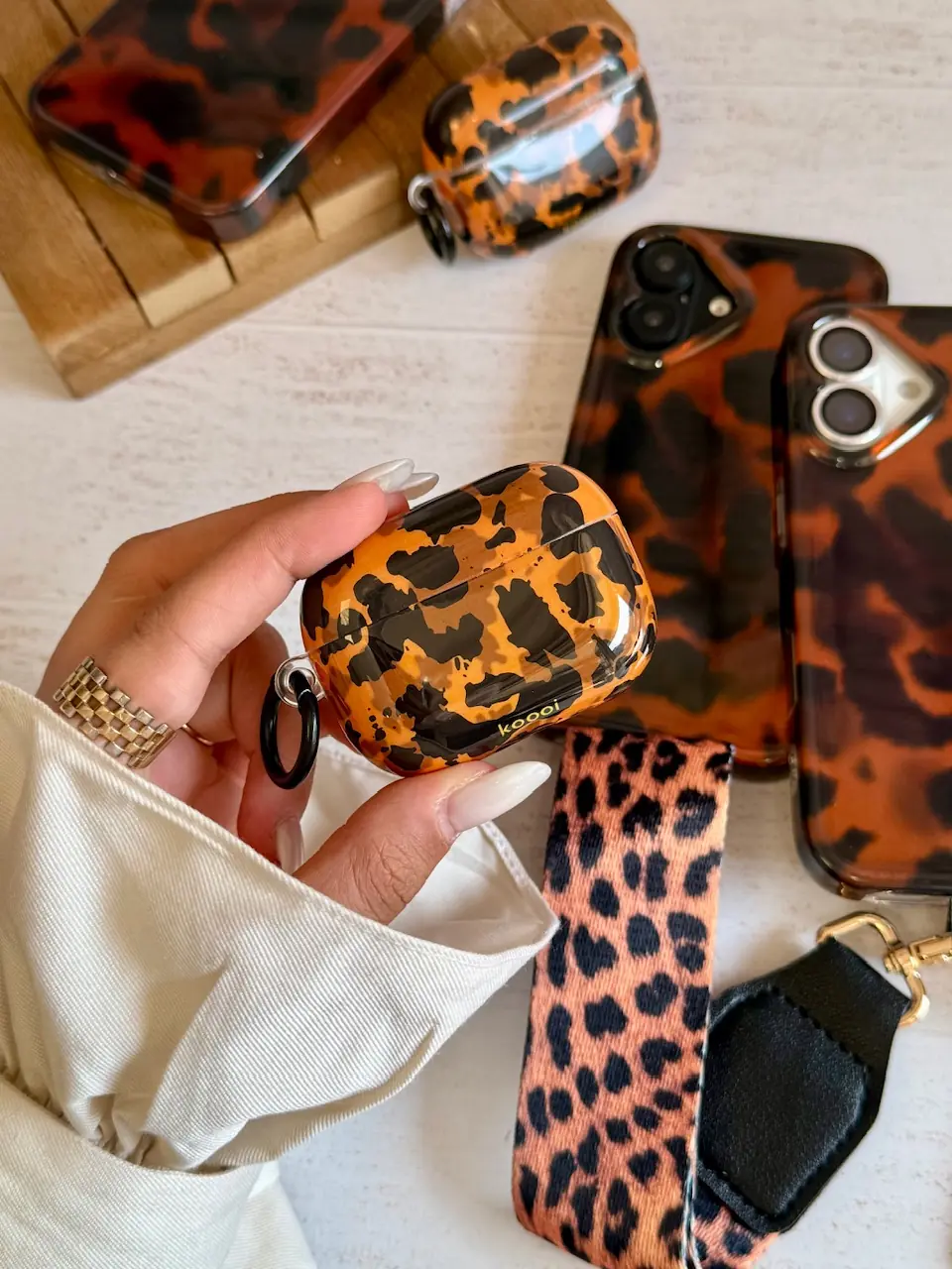 514d39 ایرپاد ست قاب Leopard Flame (کدa0286) - تصویر 1