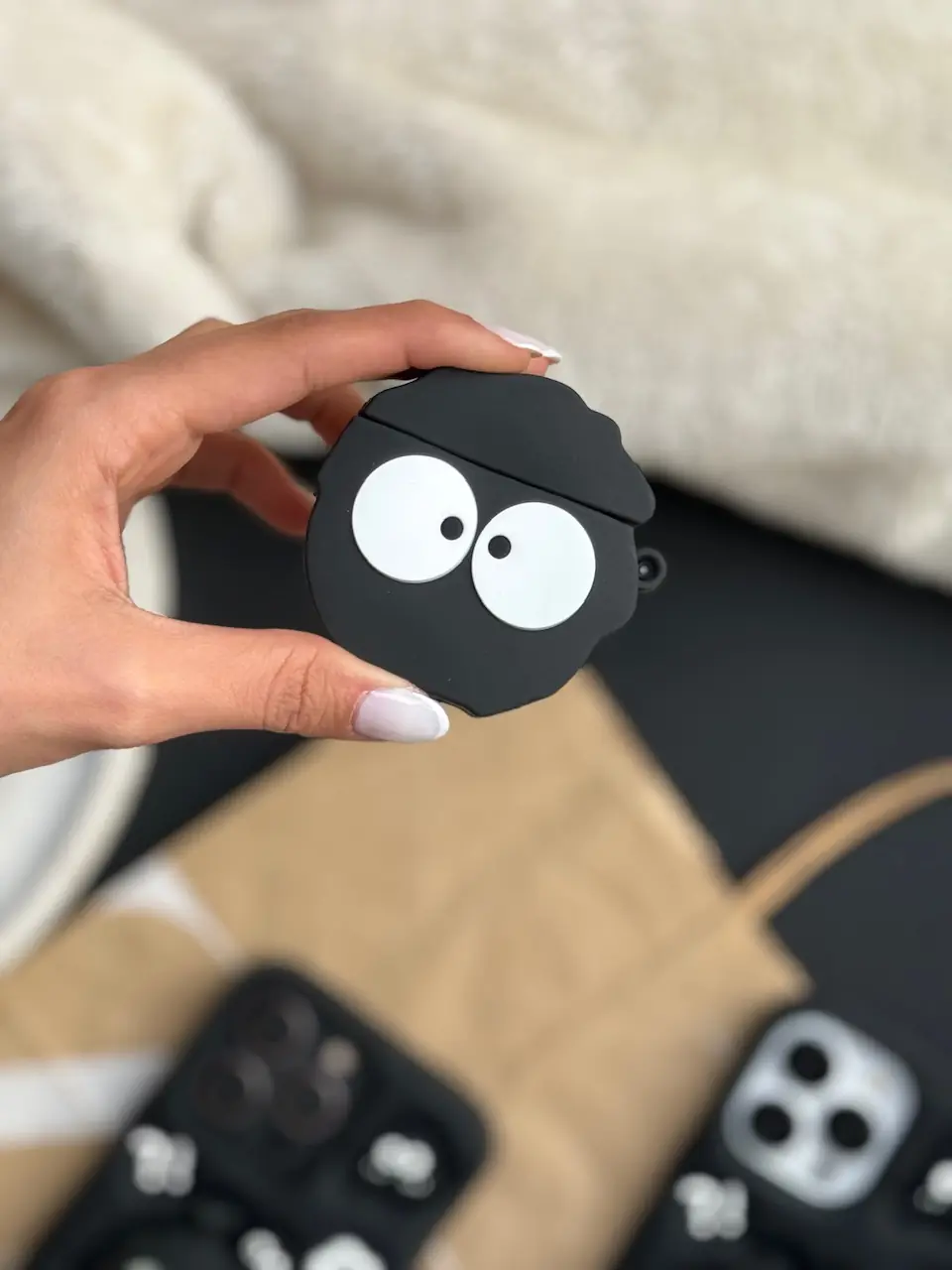 637b23 کاور ایرپاد هپل دو چشم سیلیکونی (کدa0108) - تصویر 1