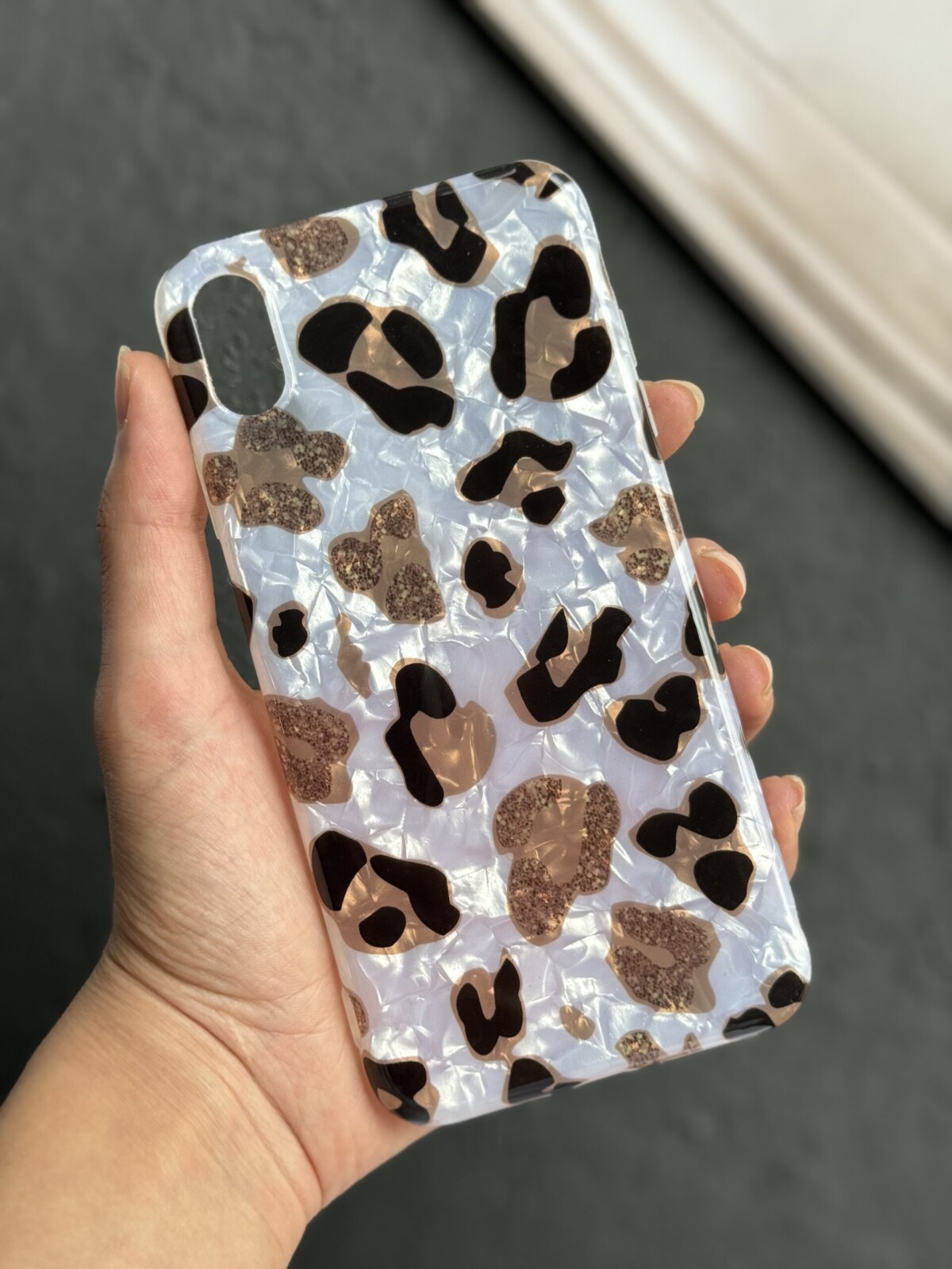 قاب موبایل آیفون آیس پلنگی سفید قاب موبایل آیفون آیس پلنگی سفید - تصویر 1