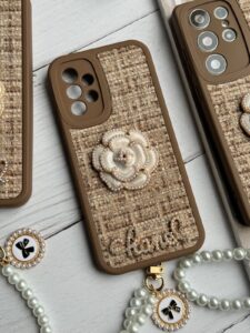 قاب موبایل سامسونگ شنل گل حصیری + بندست - تصویر 3