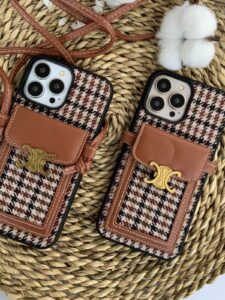 قاب موبایل آیفون پارچه ای و فلزی طرح باربری جاکارتی + بندست - تصویر 3