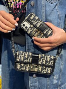 قاب موبایل آیفون دیور چرم و پارچه ای قفل فلزی جاکارتی - تصویر 3