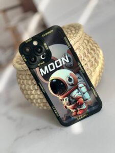 قاب موبایل آیفون فضانورد سیاره ی ماه محافظ لنزدار