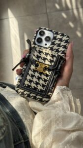 قاب موبایل آیفون زبرا پارچه ای جاکارتی سلین + بندست بلند - تصویر 3