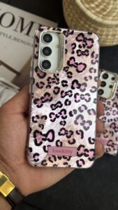 قاب موبایل ( آیفون - سامسونگ ) پلنگی صورتی پاپیون لاوکیتی - تصویر 2