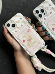 قاب موبایل آیفون خرگوش توت فرنگی پاپیون آویز و بند عروسکی