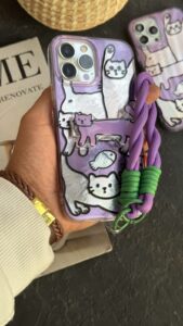 قاب موبایل آیفون گربه دراز سوسیسی بنفش پایه استندشو + بندست