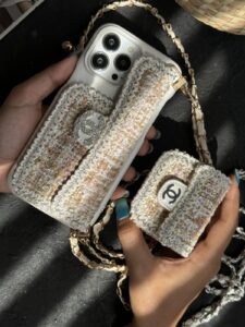 قاب موبایل آیفون شنل کنفی جاکارتی بندست بلند - تصویر 2