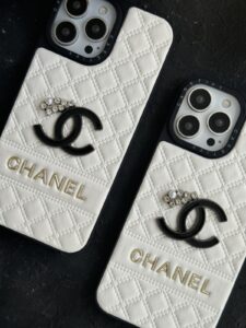 قاب موبایل آیفون شنل لوگو نگین دار - تصویر 3