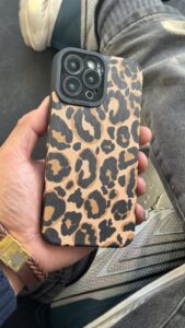 قاب موبایل ( آیفون ) پلنگی کبریتی - تصویر 3