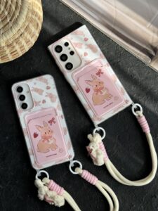 قاب موبایل سامسونگ خرگوش توت فرنگی پاپیون آویز و بند عروسکی - تصویر 3