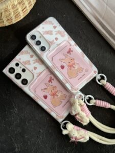 قاب موبایل سامسونگ خرگوش توت فرنگی پاپیون آویز و بند عروسکی - تصویر 2