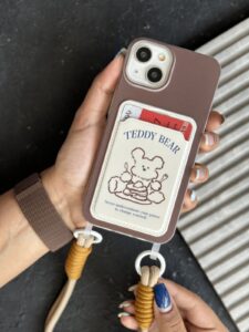 قاب موبایل آیفون تدی بر جاکارتی + بندکوتاه - تصویر 2