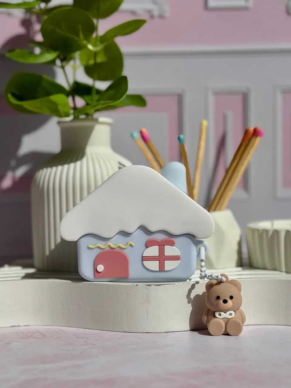 d46215 کاور ایرپاد سیلیکونی خونه با آویز خرسی (کدa0256) - تصویر 1