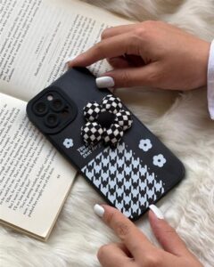 قاب موبایل آیفون گل شطرنجی بالشتی سیاه و سفید - تصویر 2