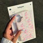 قاب گوشی آیفون مدل باغ گل زيبا با زمينه ي سفيد - تصویر 3