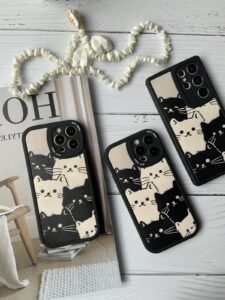 قاب موبایل آیفون گربه های کیوت سیاه و سفید محافظ لنزدار - تصویر 2