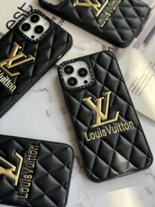 قاب موبایل آیفون لویی ویتون چرمی لوگو فلزی - تصویر 2