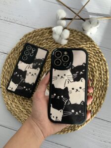 قاب موبایل آیفون گربه های کیوت سیاه و سفید محافظ لنزدار - تصویر 3