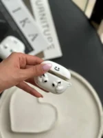 کاور ایرپاد سیلیکونی Airpods in Hands (کدa0122) - تصویر 3