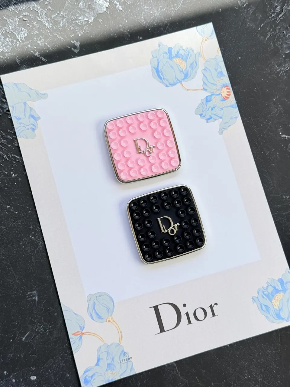 a1674e چسبونکی دیور Dior Octobuddy Mobile Phone همراه با پک (کدa0331) - Image 1